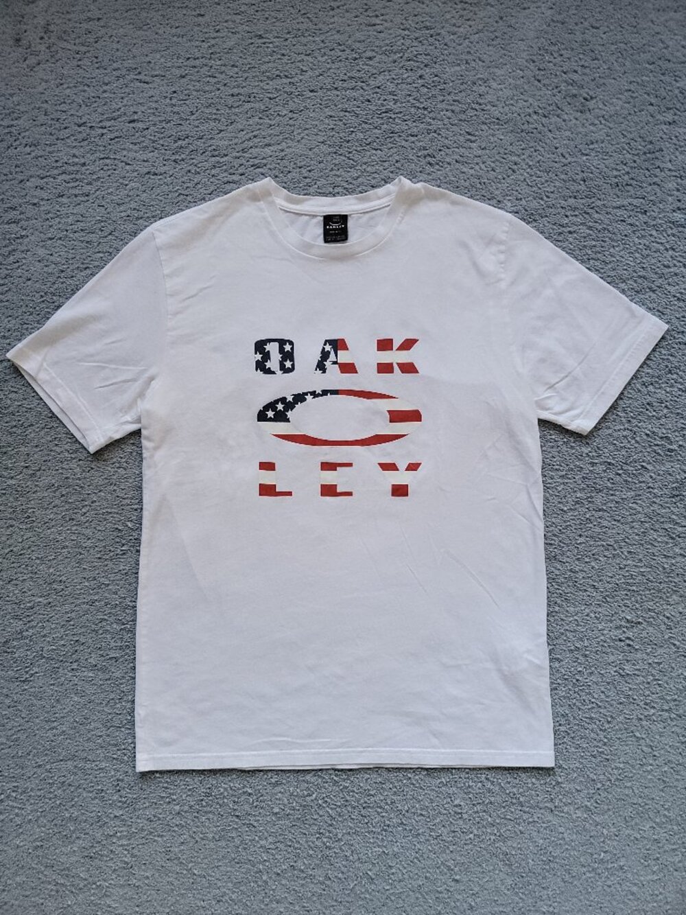 Oakley 80s Retro-style American Flag Logo USA Graphic T-Shirt Mens Size Large
